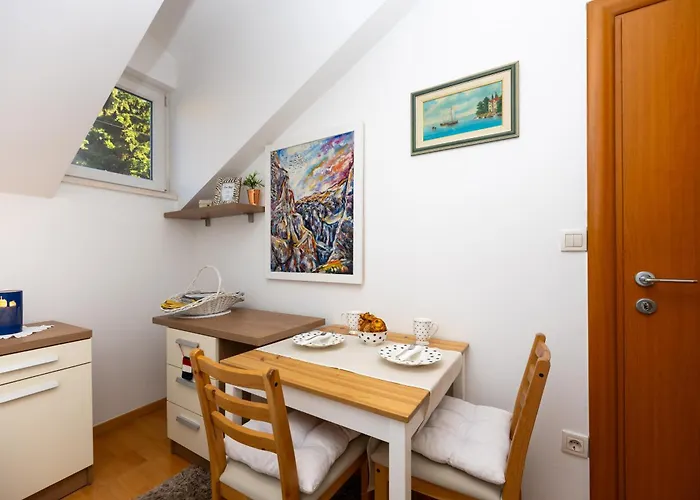 Dome Apartment Split