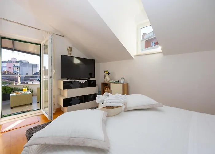 Dome Apartment Split