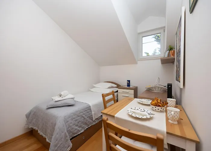 Dome Apartment Split